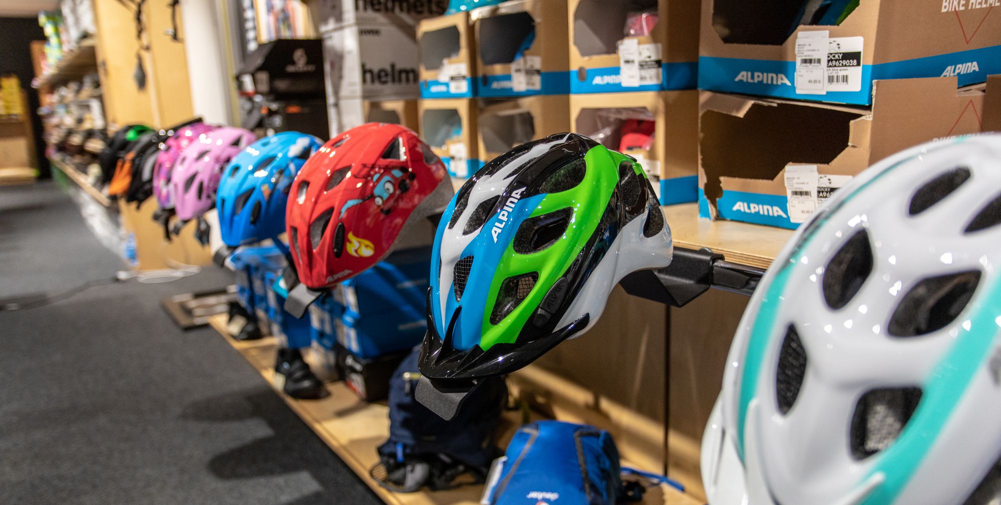 Bikeausrüstung bei Schuh-Sport Kendlbacher im Großarltal 