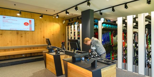 Skiverleih in der Rent-Abteilung bei Schuh-Sport Kendlbacher in Großarl